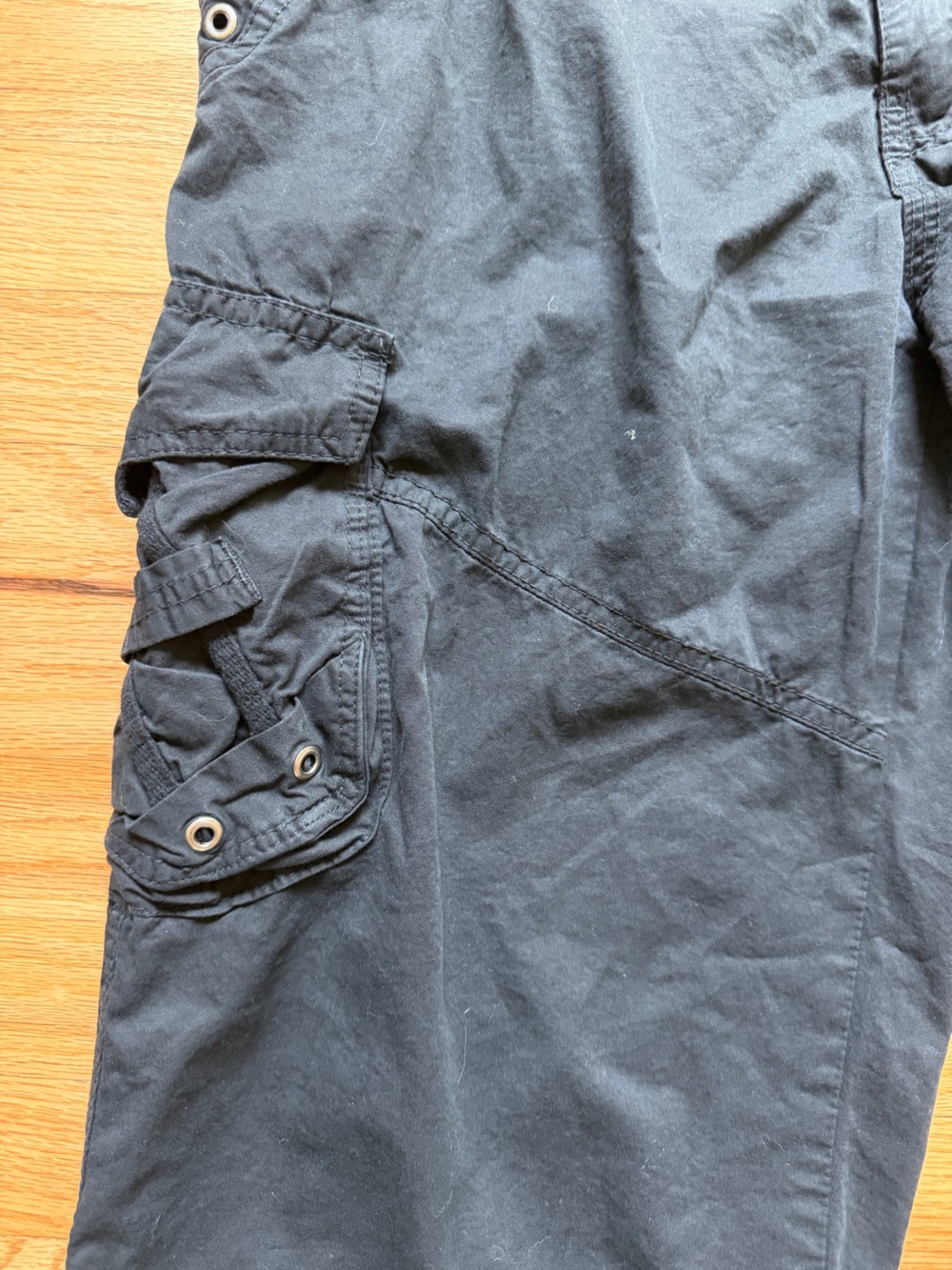 Stone Touch Men's Black Cargo Shorts - Casual Utility Style - Picture 2 of 10